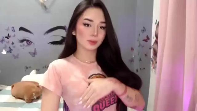 Image 12 of ur_babyalexa Stream on Chaturbate on 17 months ago