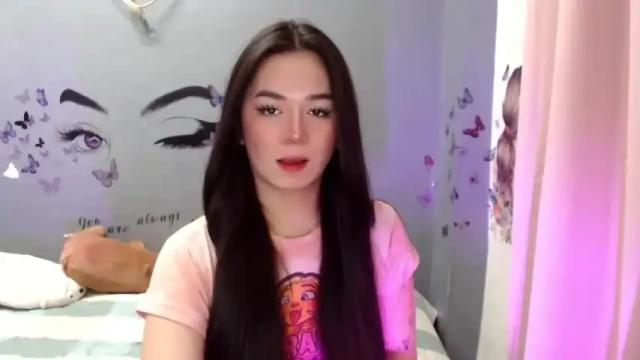 Image 2 of ur_babyalexa Stream on Chaturbate on 17 months ago