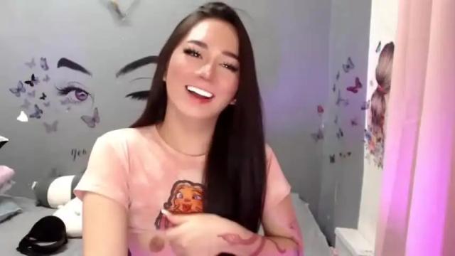 Image 12 of ur_babyalexa Stream on Chaturbate on 17 months ago