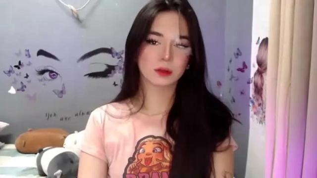 Image 2 of ur_babyalexa Stream on Chaturbate on 16 months ago