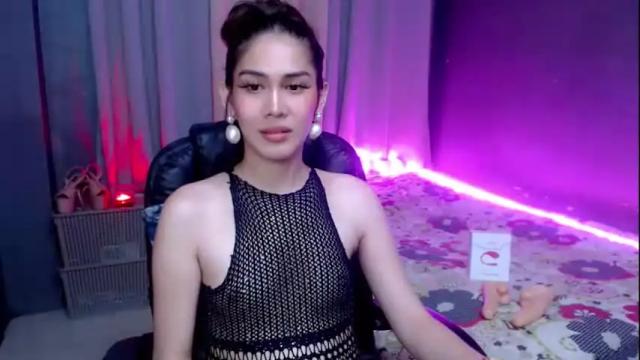 Image 2 of ur_ells_faaab Stream on Chaturbate on 1 month ago