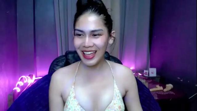 Image 2 of ur_ells_faaab Stream on Chaturbate on 3 months ago