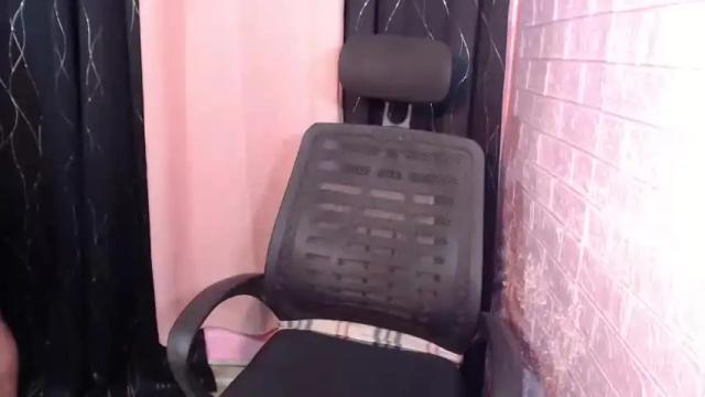 Image 12 of ur_hotfucking_ruby Stream on Chaturbate on 19 months ago