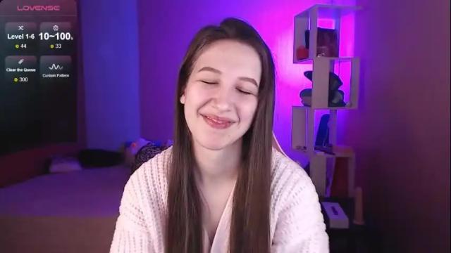 Image 2 of ur_kitty__ Stream on Chaturbate on 3 months ago