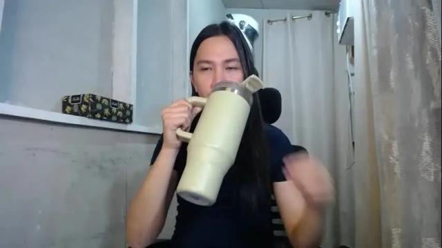 Image 3 of urasiantserika Stream on Chaturbate on 13 days ago