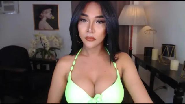 Image 4 of urbarbiecumts Stream on Chaturbate on 16 months ago