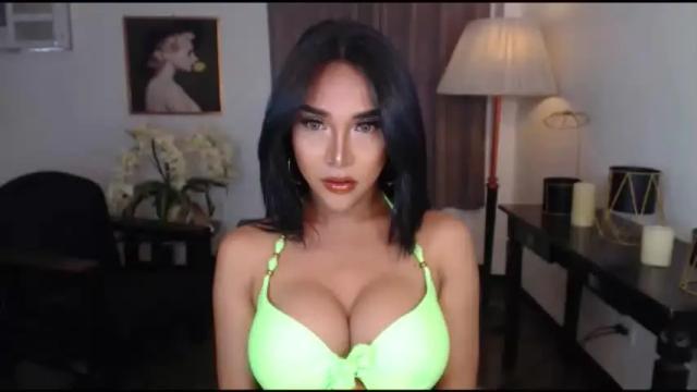 Image 8 of urbarbiecumts Stream on Chaturbate on 16 months ago