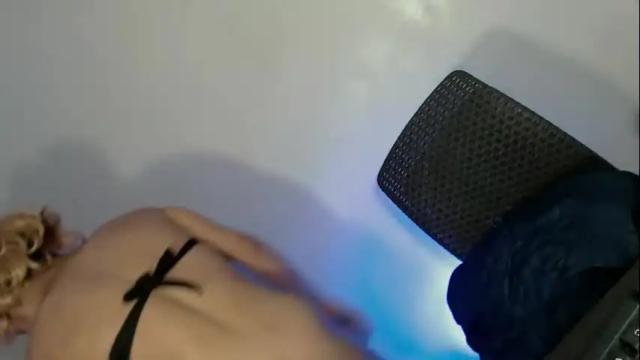 Image 3 of urbitch_haley69xx Stream on Chaturbate on 13 days ago