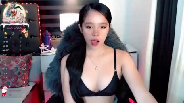 Thumbnail 2, urdarling_caroline's Stream at Chaturbate, 16 months ago
