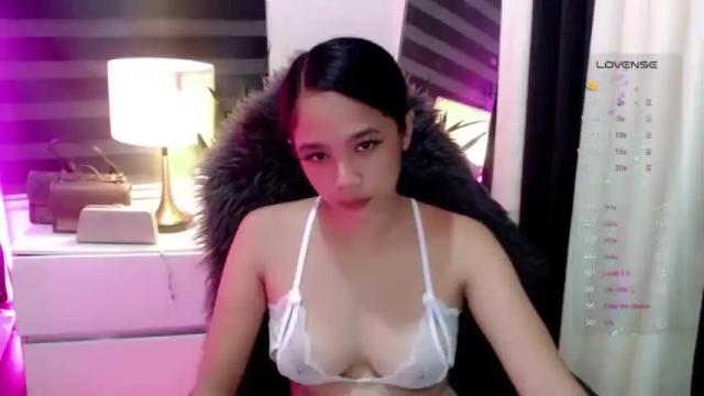 Thumbnail 1, urdarling_caroline's Stream at Chaturbate, 15 months ago