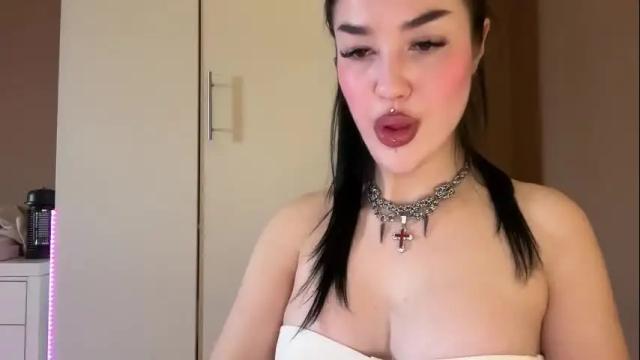 Image 3 of urdevilbaby Stream on Chaturbate on 1 month ago