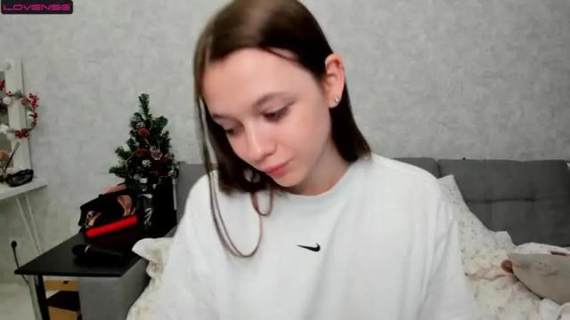 Image 8 of urgirl__nextdoor__ Stream on Chaturbate on 16 months ago