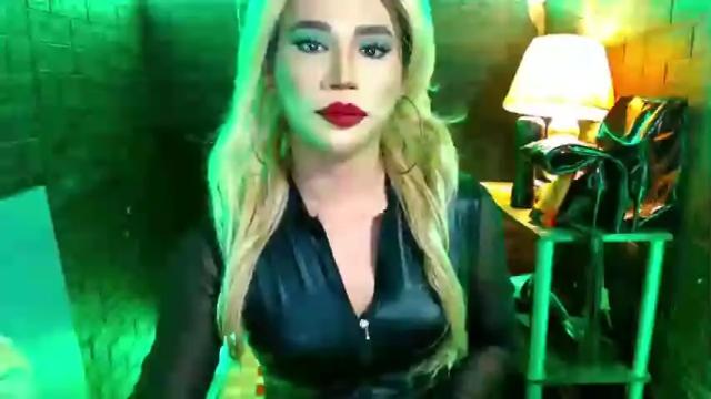 Image 11 of urhardcockqueenxxx Stream on Chaturbate on 13 months ago