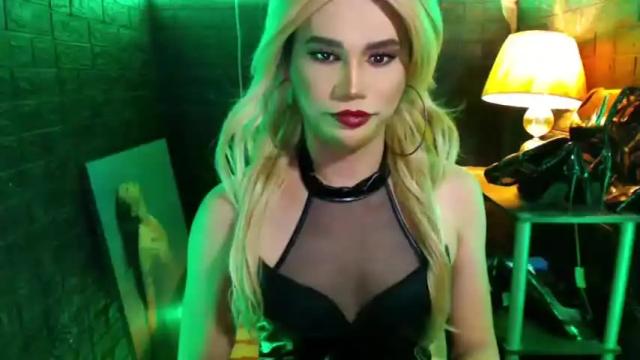 Image 4 of urhardcockqueenxxx Stream on Chaturbate on 12 months ago