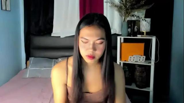 Image 2 of urhot_fcking_zoey Stream on Chaturbate on 2 months ago
