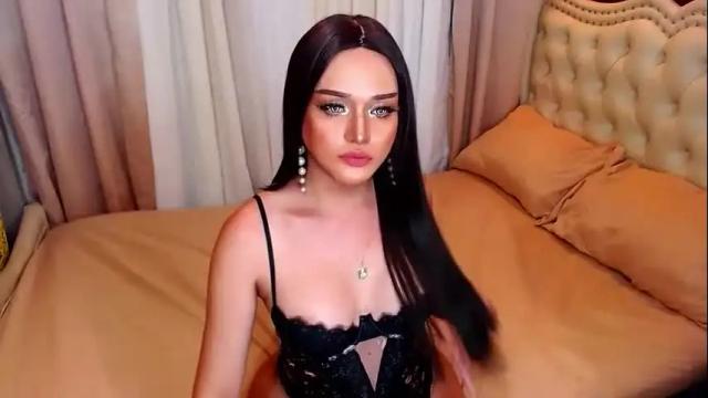 Image 3 of urhotcassielaine Stream on Chaturbate on 2 months ago