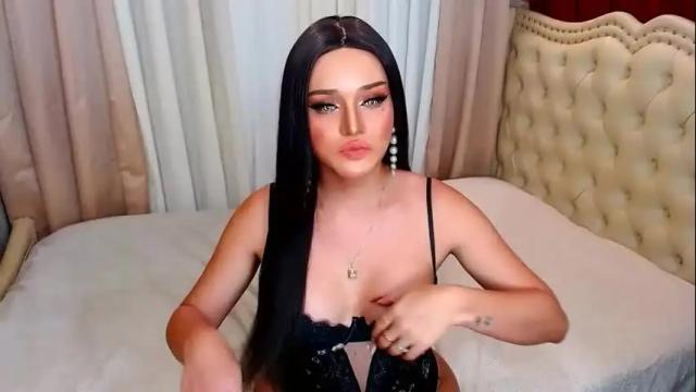 Image 3 of urhotcassielaine Stream on Chaturbate on 1 month ago