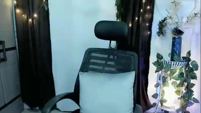 Image 2 of urlovie_ts Stream on Chaturbate on 3 months ago