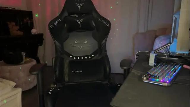 Image 3 of urmissalice Stream on Chaturbate on 8 days ago