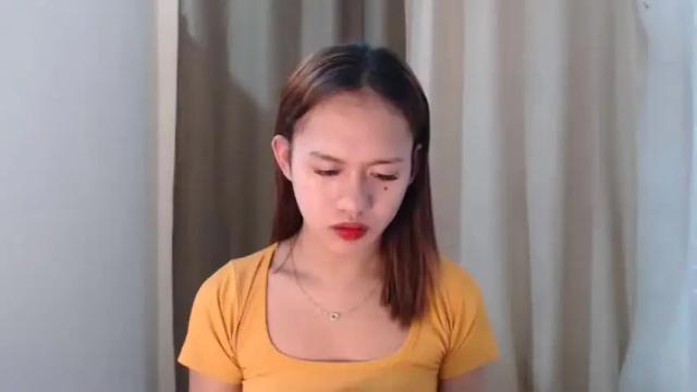 Image 2 of urpinaynathaliaxxx Stream on Chaturbate on 17 months ago