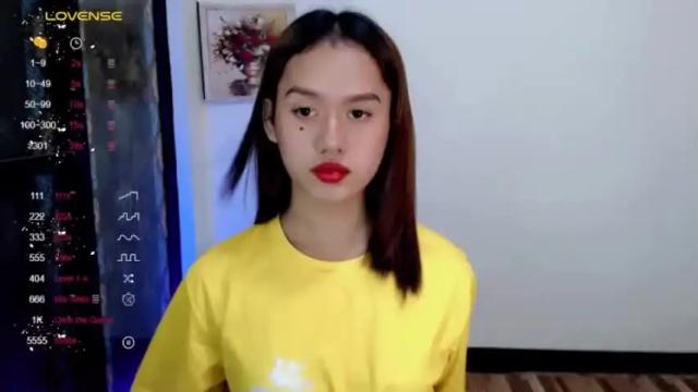 Image 2 of urpinaynathaliaxxx Stream on Chaturbate on 16 months ago