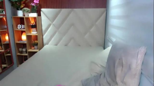 Image 7 of ursandra_xx Stream on Chaturbate on 2 months ago