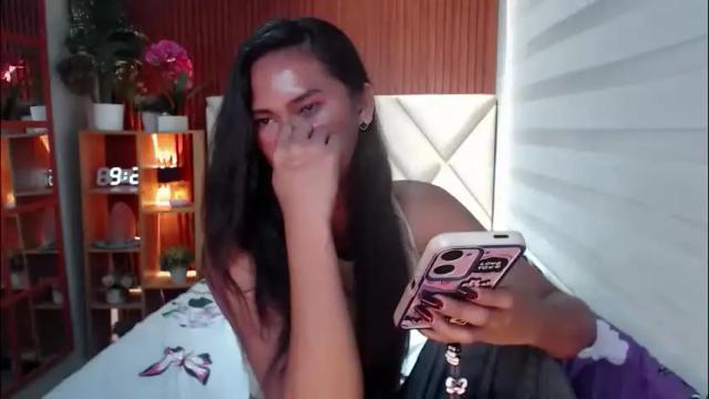 Image 2 of ursandra_xx Stream on Chaturbate on 1 month ago