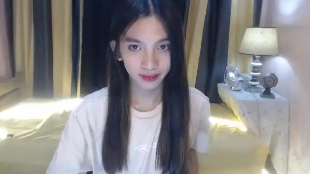 Image 6 of urtrixie_lorexxx Stream on Chaturbate on 16 months ago