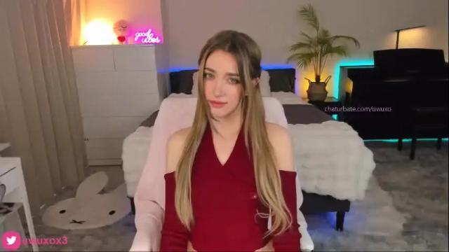 Image 3 of uwuxo Stream on Chaturbate on 22 months ago