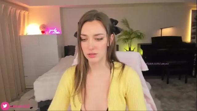 Image 8 of uwuxo Stream on Chaturbate on 21 months ago