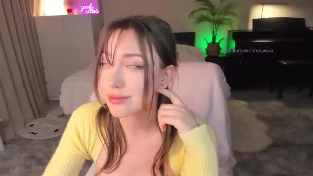 Image 4 of uwuxo Stream on Chaturbate on 19 months ago