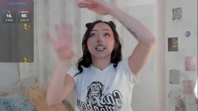 Image 7 of v1cky_ Stream on Chaturbate on 1 day ago