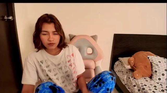 Image 3 of vaalerii_cutee Stream on Chaturbate on 1 month ago
