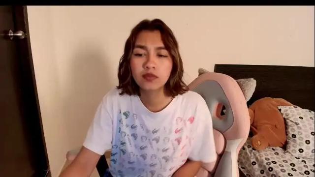 Image 4 of vaalerii_cutee Stream on Chaturbate on 1 month ago