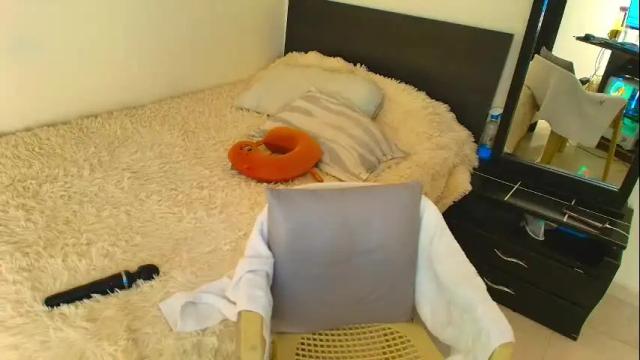 Image 4 of vaalerii_cutee Stream on Chaturbate on 3 months ago