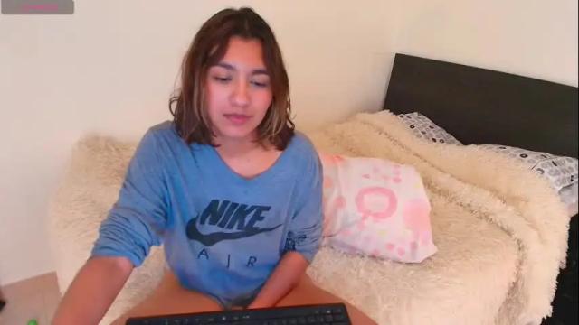 Image 4 of vaalerii_cutee Stream on Chaturbate on 3 months ago