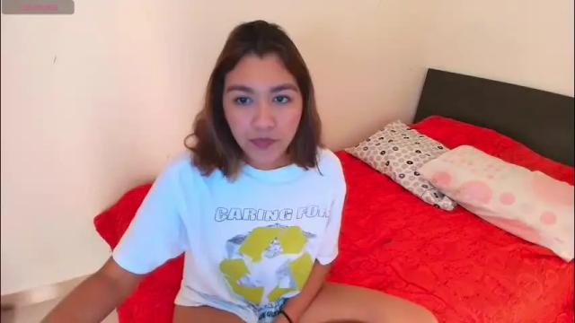 Image 3 of vaalerii_cutee Stream on Chaturbate on 3 months ago