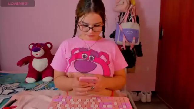 Image 4 of vaiolet_sanrio Stream on Chaturbate on 17 months ago