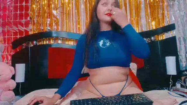 Image 12 of vaiolett_golden Stream on Chaturbate on 13 months ago