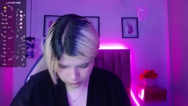 Image 10 of valadium_rosse_ Stream on Chaturbate on 19 months ago