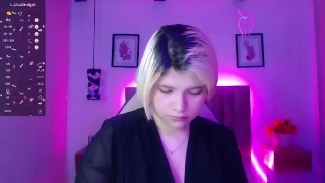 Image 3 of valadium_rosse_ Stream on Chaturbate on 19 months ago