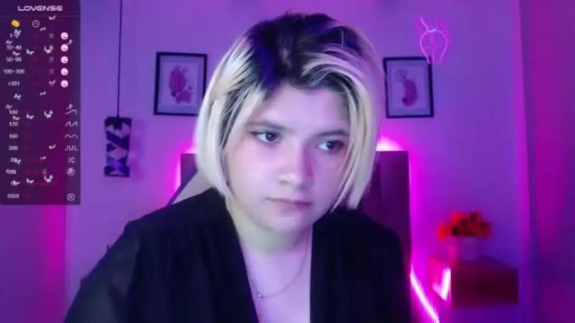 Image 7 of valadium_rosse_ Stream on Chaturbate on 19 months ago