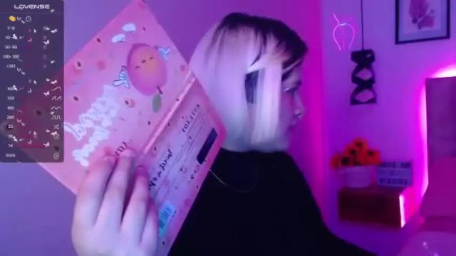 Image 10 of valadium_rosse_ Stream on Chaturbate on 19 months ago