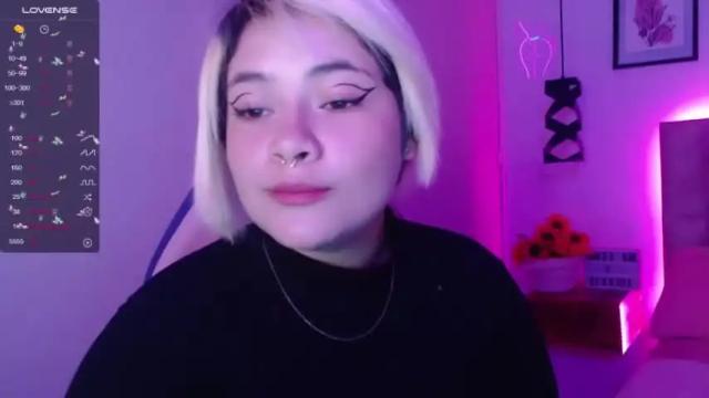 Image 11 of valadium_rosse_ Stream on Chaturbate on 19 months ago