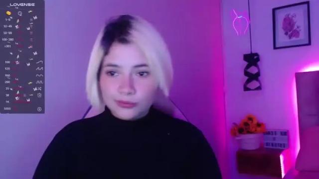 Image 4 of valadium_rosse_ Stream on Chaturbate on 19 months ago