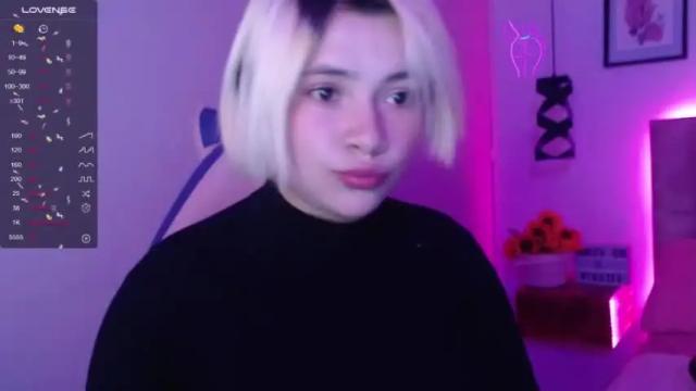 Image 7 of valadium_rosse_ Stream on Chaturbate on 19 months ago