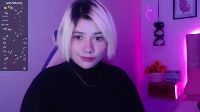 Image 8 of valadium_rosse_ Stream on Chaturbate on 19 months ago