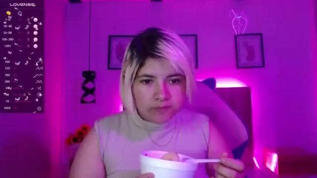 Image 7 of valadium_rosse_ Stream on Chaturbate on 16 months ago