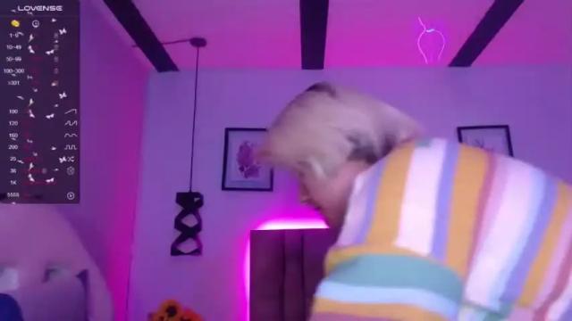 Image 11 of valadium_rosse_ Stream on Chaturbate on 16 months ago