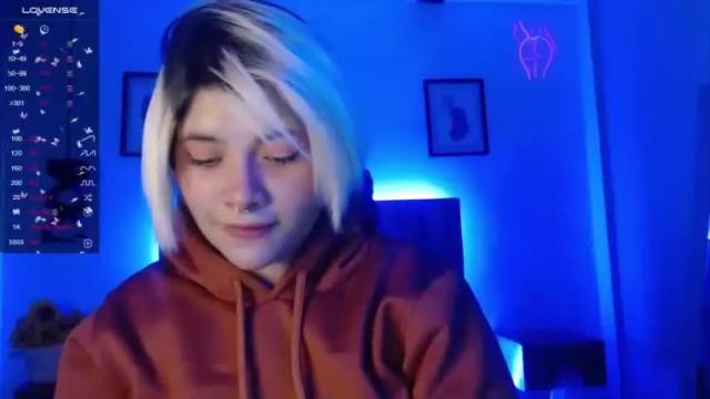 Image 4 of valadium_rosse_ Stream on Chaturbate on 16 months ago